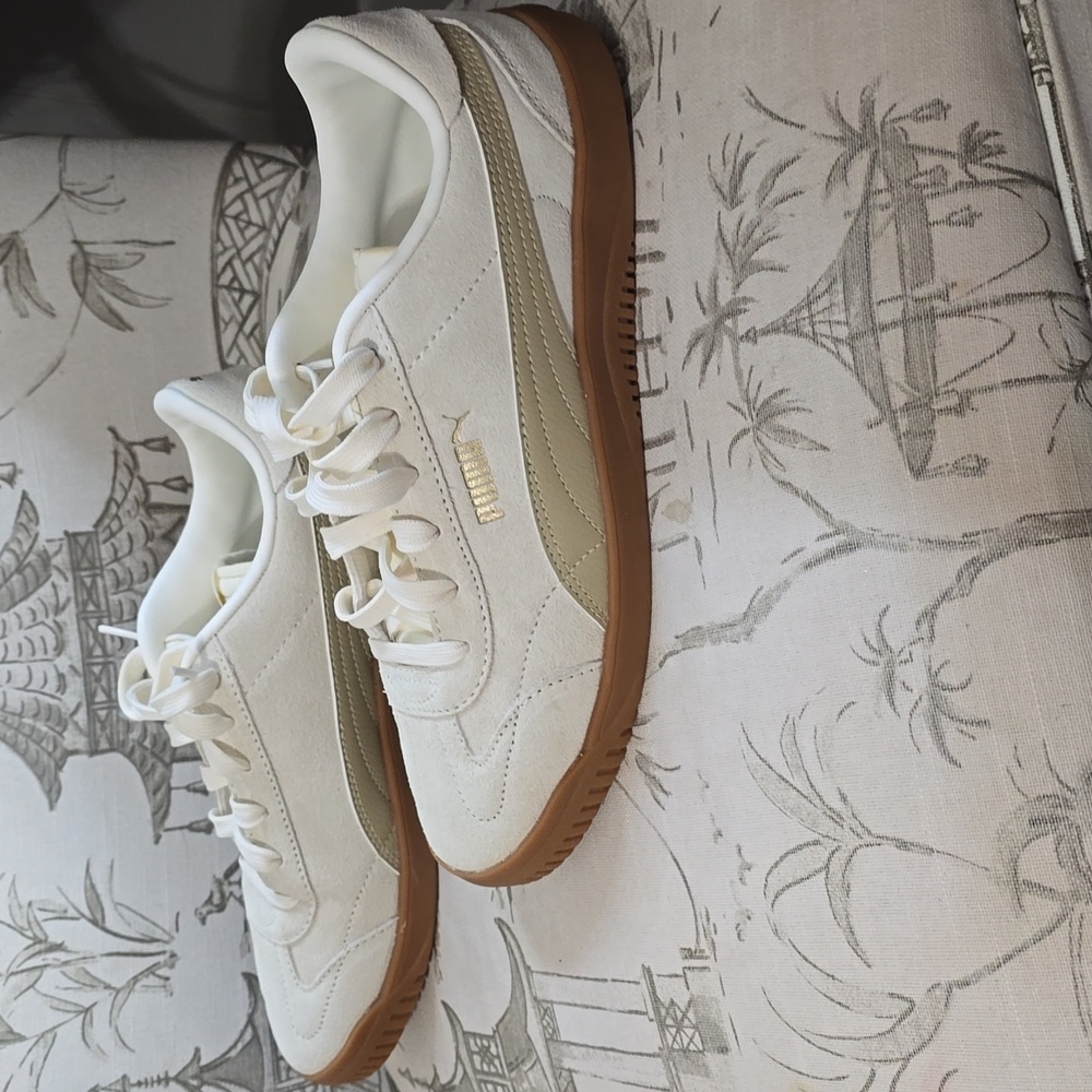 NWOT Puma Cream Sneakers with Brown Sole